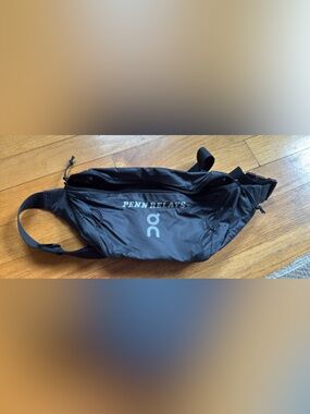 On Running Black Penn Relays Waist Pack